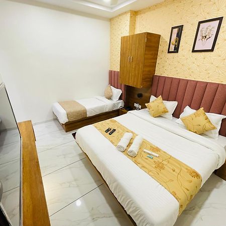 Hotel Avenue Sky Ahmedabad Exterior foto