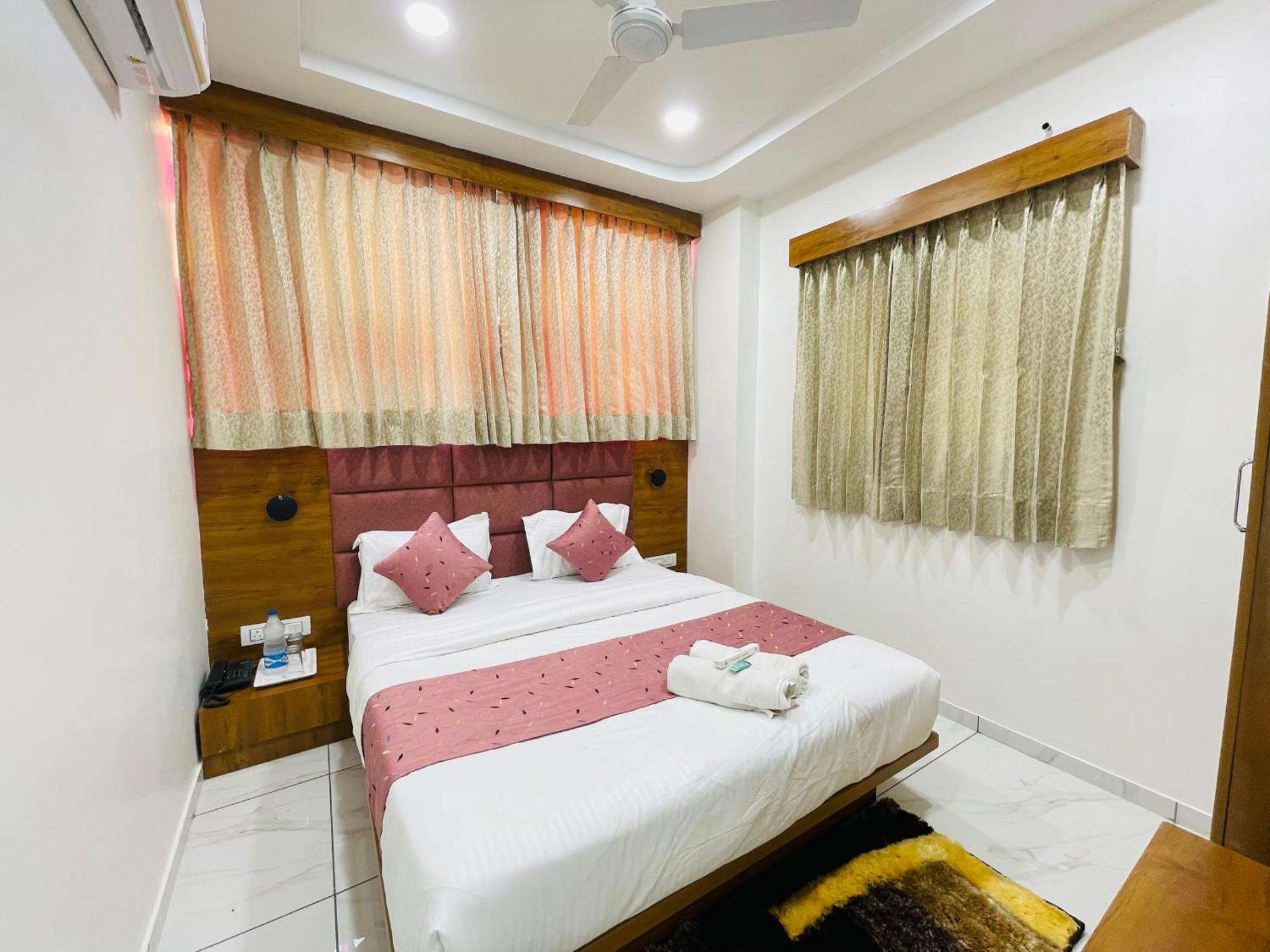 Hotel Avenue Sky Ahmedabad Exterior foto